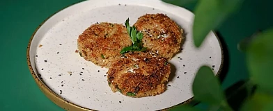 Vegetarian quinoa cutlets with Onion sauce Tamaki