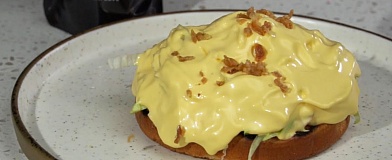 Perfect breakfast recipe: eggs benedict with cheese sauce