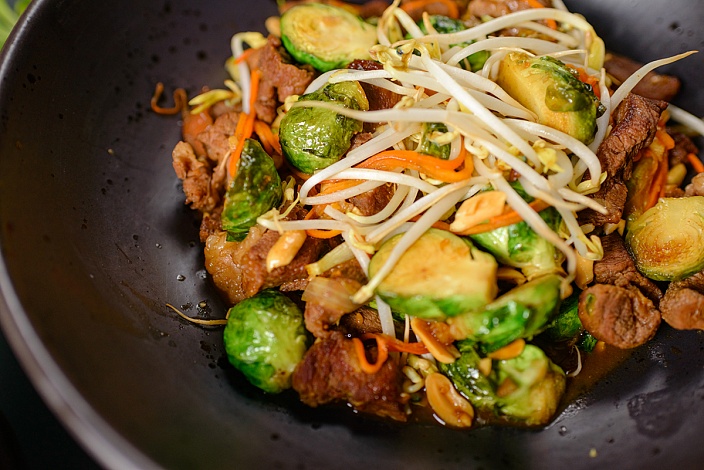 Beef with vegetables and cabbage inJapanese Garlic soy sauce Tamaki