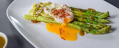 Asparagus with poached egg and Jalapeno sauce Tamaki